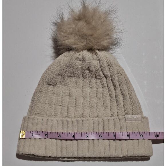 Lululemon Cable Knit Pom Beanie Women's OSFM Cream Outdoor Gorpcore Cozycore - Picture 7 of 9